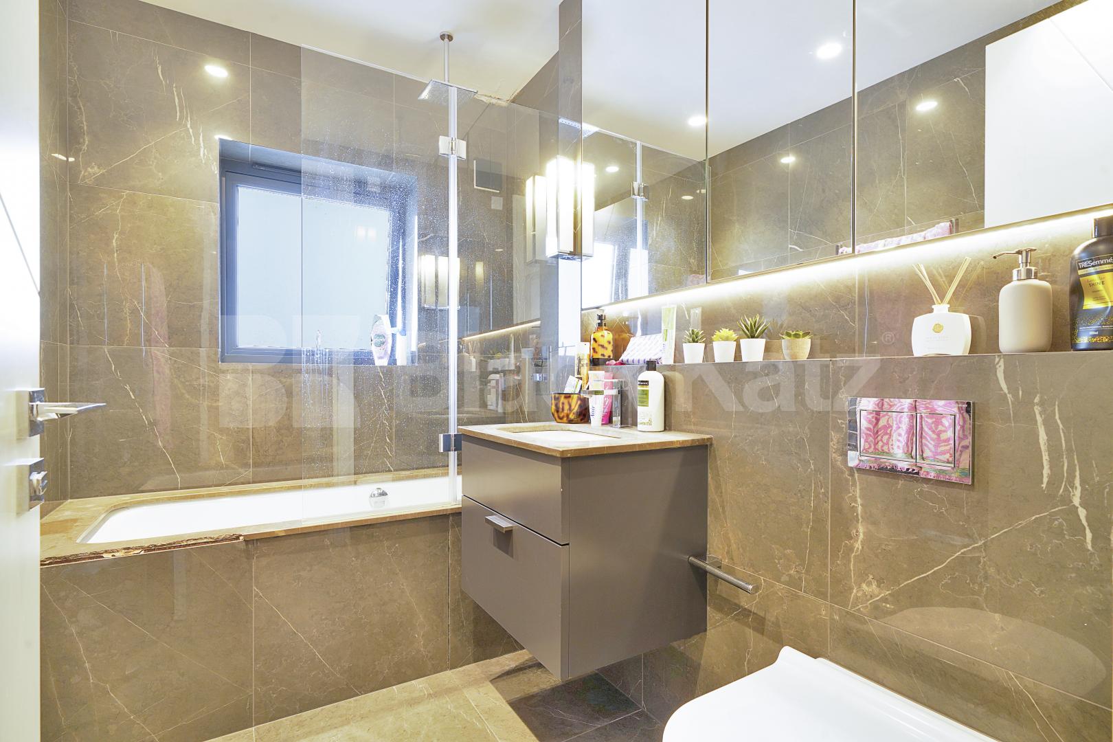 Luxury Family Home Elliot Road, Hendon